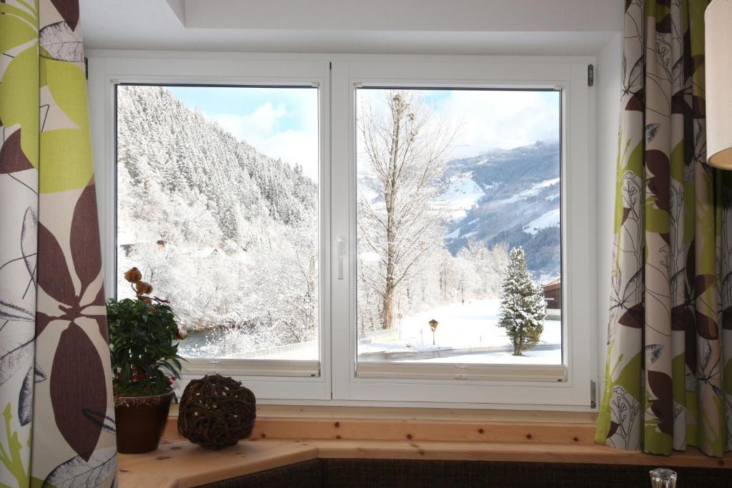 Appartements Alpenkristall Zell am Ziller Szoba fotó